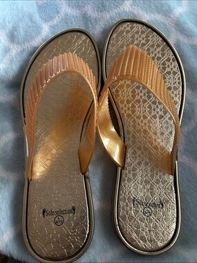 New Women's Metallic Gold Thong Sandals Size L (9-10) with bonus pair